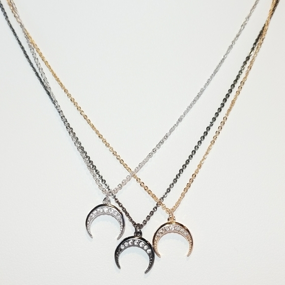 Jewelry - 💖 New in Gift Box 🎁 Crescent Moon Necklace